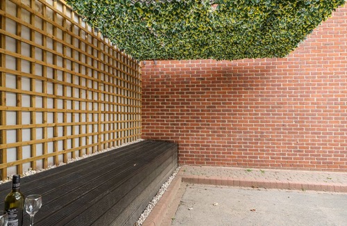 Wakefield Apartment | 8, ST JOHN'S NORTH APARTMENTS, romantic, with a garden in Wakefield