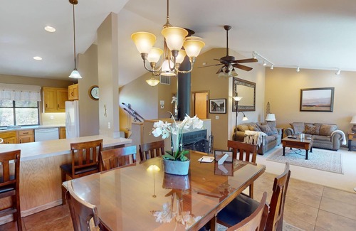 Sunriver House | 8 Umpqua Lane | 4 BR /3 BA, Sleeps 8