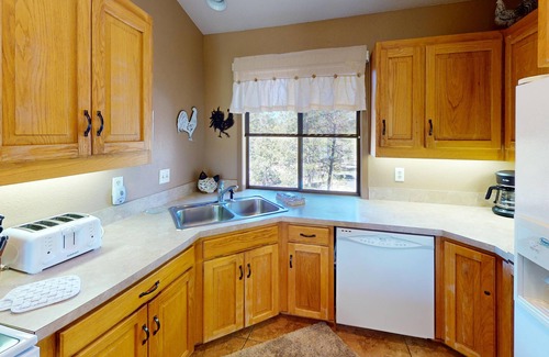 Sunriver House | 8 Umpqua Lane | 4 BR /3 BA, Sleeps 8