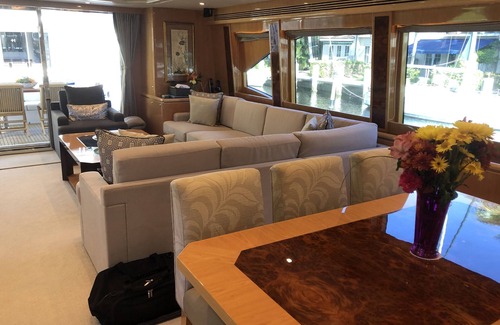 Coral Ridge Boat Rental | 80-foot yacht charter