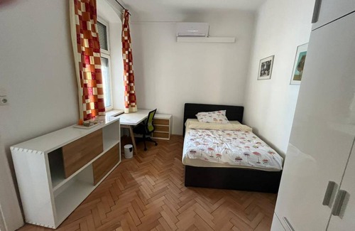 Innere Stadt Apartment | 80 m² Apartment ∙ 2 bedrooms ∙ 2 guests