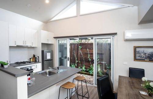 Golden Point Apartment | 80 m² Apartment ∙ 2 bedrooms ∙ 8 guests