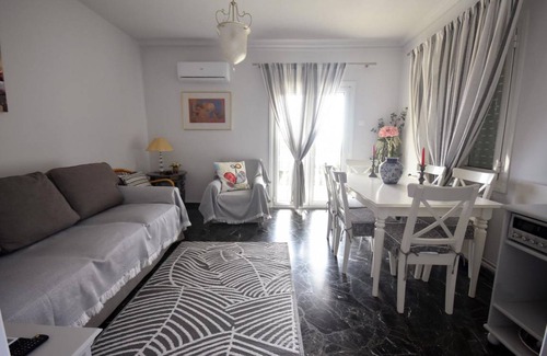 Kalyvia Thorikou Apartment | 80 m² Apartment ∙ 3 bedrooms ∙ 6 guests