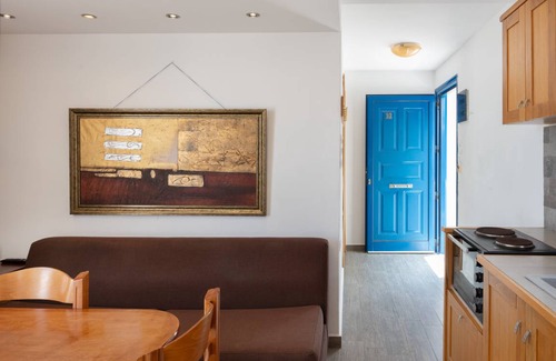 Kamari Apartment | 80 m² Apartment ∙ 2 bedrooms ∙ 5 guests