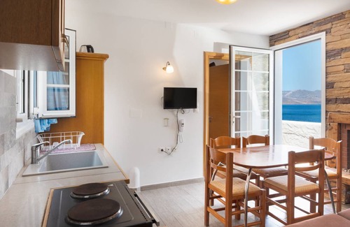 Kamari Apartment | 80 m² Apartment ∙ 2 bedrooms ∙ 5 guests
