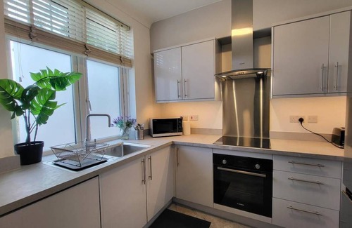 Addiscombe Apartment | 80 m² Apartment ∙ 4 bedrooms ∙ 10 guests