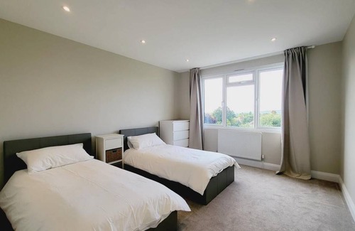 Addiscombe Apartment | 80 m² Apartment ∙ 4 bedrooms ∙ 10 guests