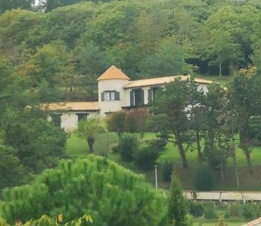 Razac-sur-l'Isle Bed & Breakfast | 80 m² Bed and breakfast ∙ 2 bedrooms ∙ 5 guests