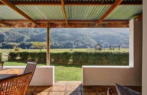 Swellendam House | 80 m² Farmhouse ∙ 6 bedrooms ∙ 16 guests