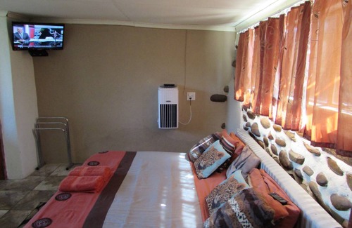 Thorny Bush Game Reserve House | 80 m² House ∙ 2 bedrooms ∙ 3 guests
