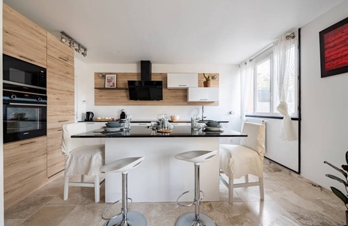 Les Louvrais House | 80 m² House ∙ 3 bedrooms ∙ 6 guests