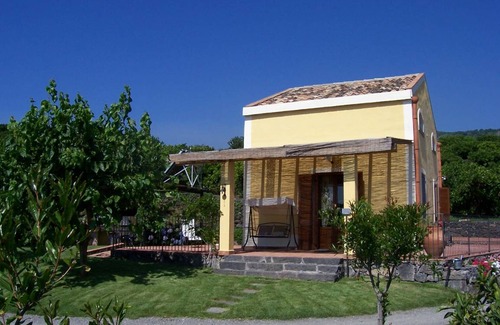 Mascali House | 80 m² House ∙ 3 bedrooms ∙ 6 guests