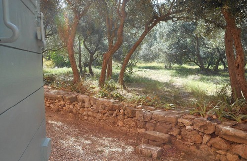Grand Sud House | 80 m2 in a quiet, cool location, with double rooms, terrace and olive grove.