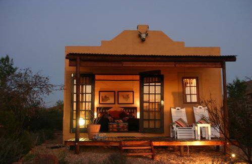 Oudtshoorn Cabin | 80 m² Lodge ∙ 2 bedrooms ∙ 6 guests