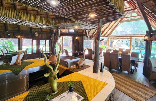 Leeupoort Cabin | 80 m² Lodge ∙ 2 bedrooms ∙ 8 guests