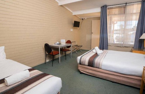 Parkes Hotel | 80 m² Motel ∙ 2 bedrooms ∙ 6 guests