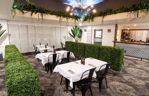 Parkes Hotel | 80 m² Motel ∙ 2 bedrooms ∙ 6 guests