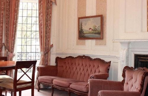 Royal Borough of Kensington and Chelsea Apartment | 80 m² Serviced apartment ∙ 3 bedrooms ∙ 8 guests