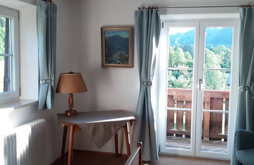 Berchtesgaden House | 80 sqm apartment, 2 bedrooms to 5 pers., 2 balconies, sunny & quiet