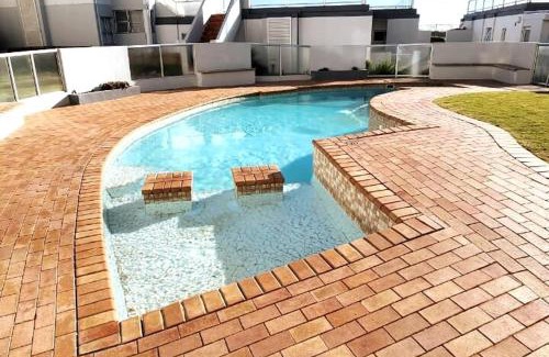 Pollok Beach Apartment | 80 Steps to the Sea