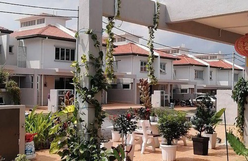 Alor Gajah House | 800 m² House ∙ 3 bedrooms ∙ 11 guests