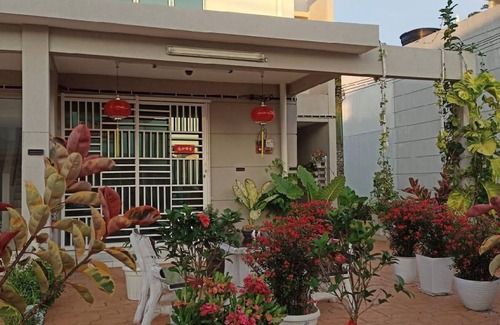 Alor Gajah House | 800 m² House ∙ 3 bedrooms ∙ 11 guests