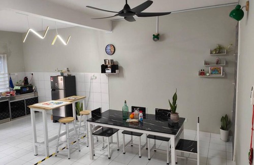Alor Gajah House | 800 m² House ∙ 3 bedrooms ∙ 11 guests