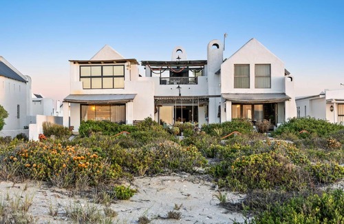 Dwarskersbos House | 800 m² House ∙ 3 bedrooms ∙ 6 guests