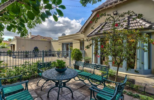 Kenilworth Villa | 800 m² Villa ∙ 3 bedrooms ∙ 6 guests