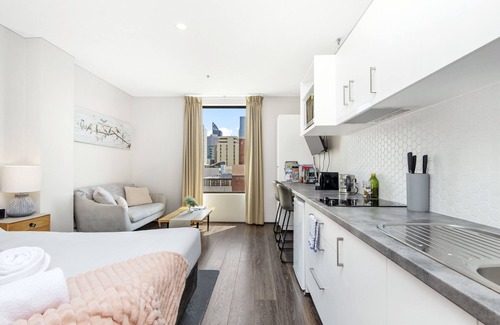 East Perth Apartment | 802 Serenity Studio Apt for 2 high floor WIFI Laundry CBD