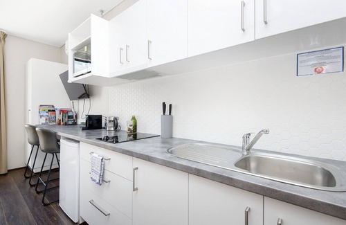 East Perth Apartment | 802 Serenity Studio Apt for 2 high floor WIFI Laundry CBD