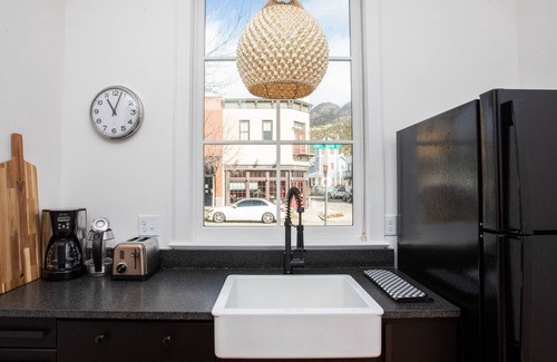 Buena Vista Apartment | 806 Swift - Unit B