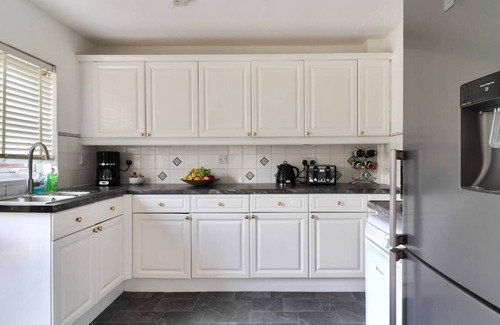 Stevenage Apartment | 807 m² Apartment ∙ 3 bedrooms ∙ 10 guests