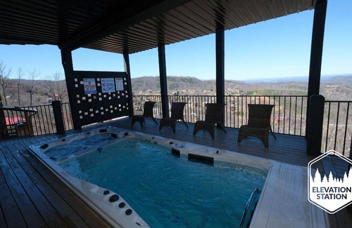 Chalet Village North Cabin | 808 m² Cabin ∙ 8 bedrooms ∙ 24 guests