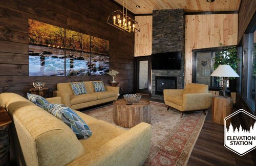 Chalet Village North Cabin | 808 m² Cabin ∙ 8 bedrooms ∙ 24 guests