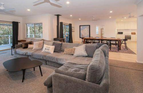 Eagle Bay House | 809 m² House ∙ 6 bedrooms ∙ 10 guests