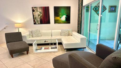 Rock Harbor Apartment | 809 Mariners Club