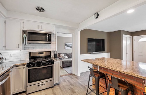 Harrison Township House | 80ft Seawall~6beds~Direct Lake Access~Family Friendly~Excellent for Fishing