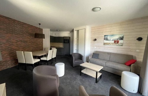 Eaux-Bonnes Apartment | 80m from resort center, 1st floor, view ski slopes, swimming pool, terrace, tv, ski locker, 69m²