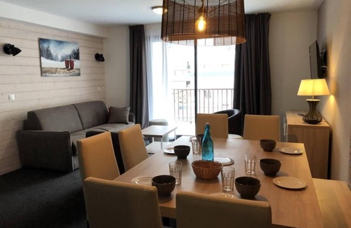 Eaux-Bonnes Apartment | 80m from resort center, 1st floor, view ski slopes, swimming pool, terrace, tv, ski locker, 69m²