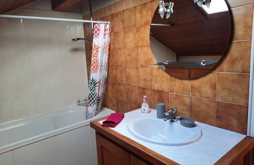Saint-Christophe-la-Grotte Apartment | 80m2 apartment on the 1st floor in villa
