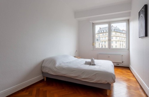 Poincare Apartment | 81 m² Apartment ∙ 2 bedrooms ∙ 4 guests