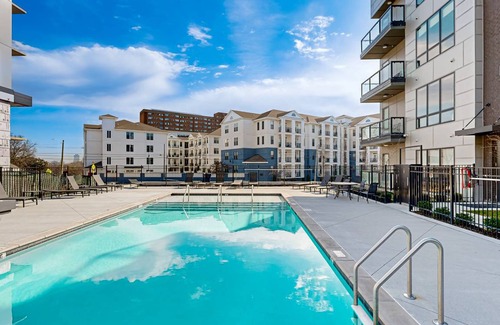 West End Condo | 81 m² Condo ∙ 2 bedrooms ∙ 5 guests