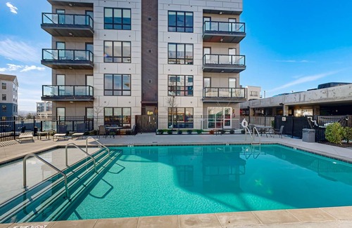 West End Condo | 81 m² Condo ∙ 2 bedrooms ∙ 5 guests