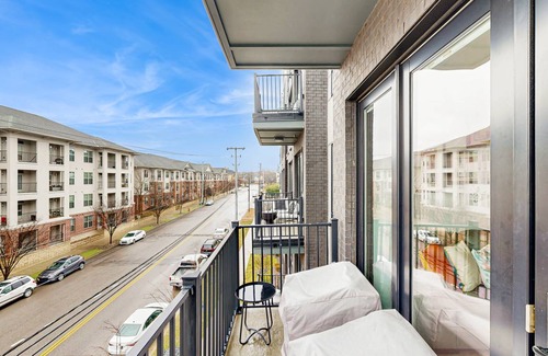 West End Condo | 81 m² Condo ∙ 2 bedrooms ∙ 5 guests