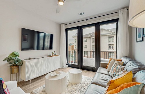 West End Condo | 81 m² Condo ∙ 2 bedrooms ∙ 5 guests