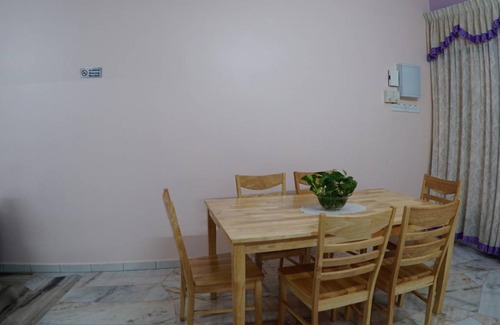 Simpang House | 81 m² House ∙ 3 bedrooms ∙ 9 guests