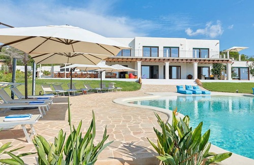 Sant Josep de sa Talaia Villa | 813 m² Villa ∙ 8 bedrooms ∙ 16 guests