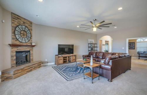 Alamogordo House | 817 Shiprock Spacious 5BD 3BATH near Golf Course