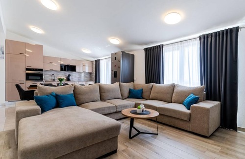 Solin Apartment | 82 m² Apartment ∙ 3 bedrooms ∙ 8 guests